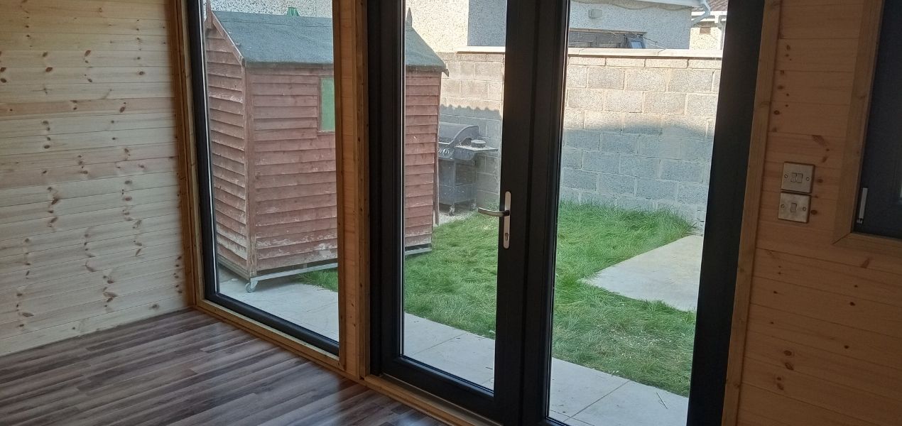 garden offices with insulation and PVC